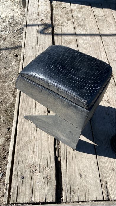 Подлокотник Ваз-2121 Нива