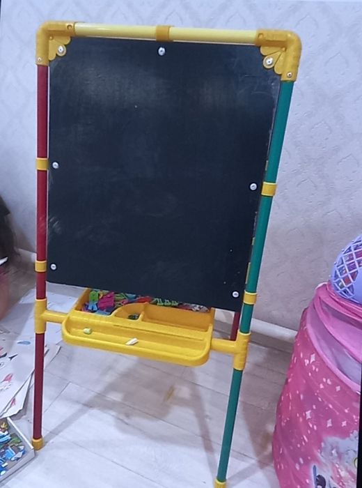Продам мольберт и азбуку
