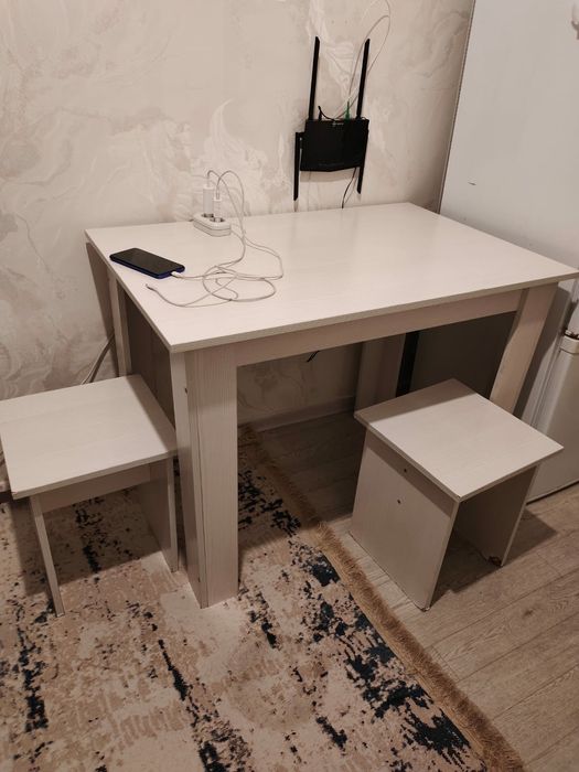 Кухонный стол, 2 табуретка, 17000