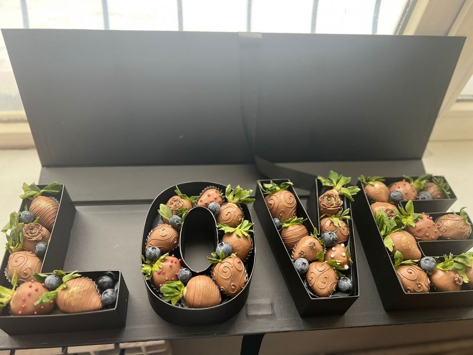 Подарок клубника в шоколаде