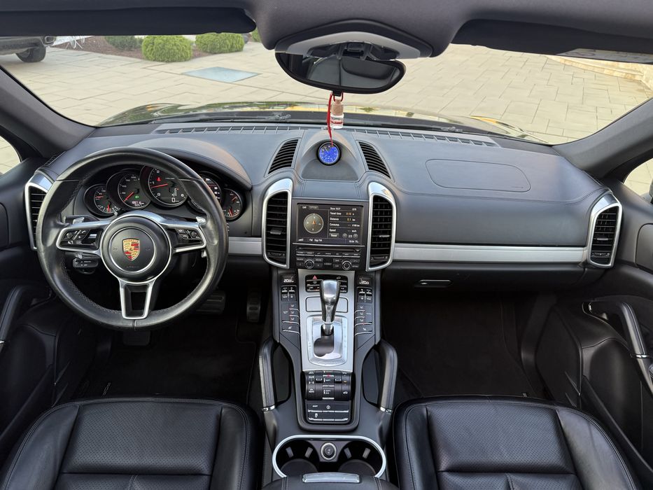 Porsche Cayenne 3.0 Diesel Facelift 2016 Chrono Panorama Full Led Bose Suspensie Incalzire Volan JetBlack R22