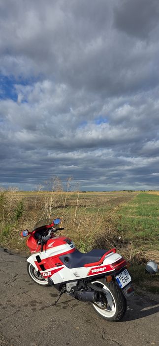 Honda CBR 1000F SC24