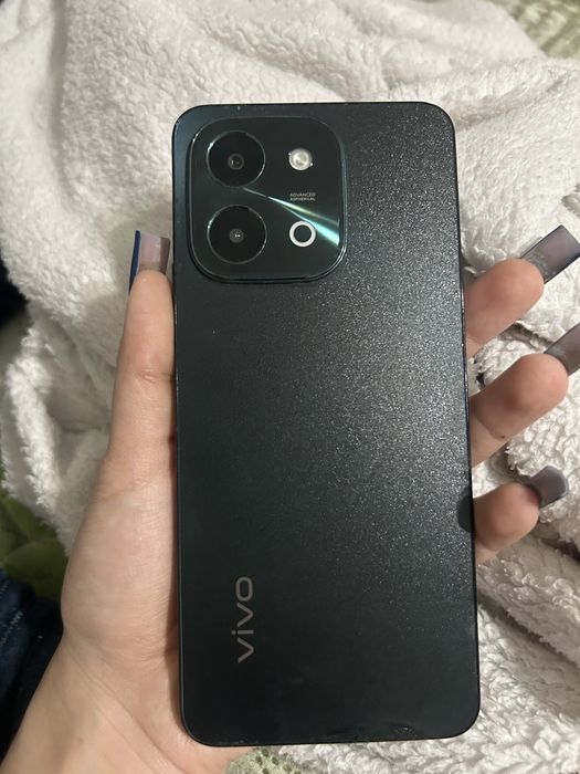 Телефон Vivo y28 зеленый