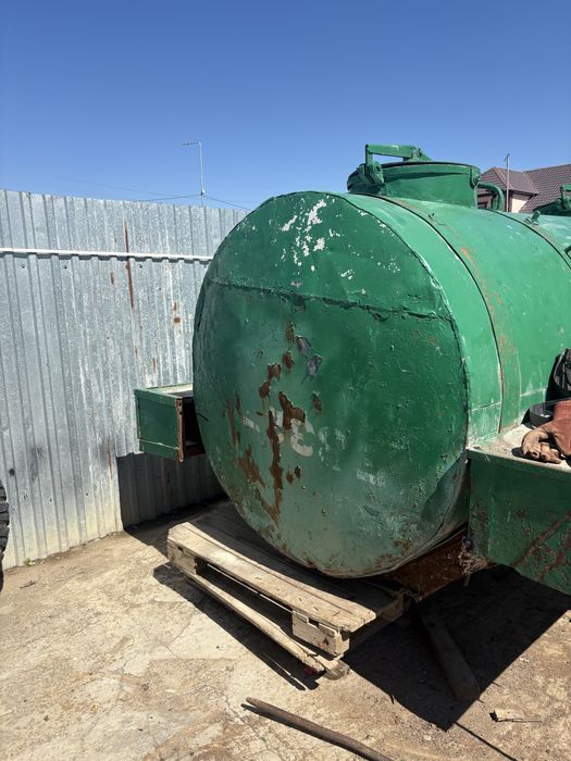 Продается бочка, цистерна 3,5-4 куб