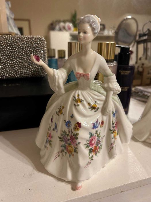 Порцеланова фигура на ROYAL DOULTON - Diana.