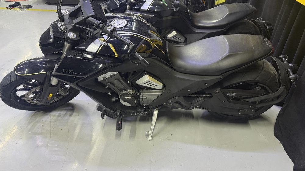 Benda moto sotiladi 700 kub 4 slindrli yengi  gen bor