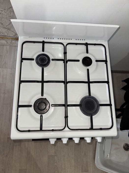 Продам газовую плиту Artel.