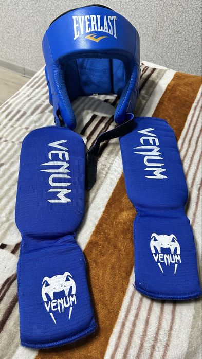 Шлем и футы для кикбосинга