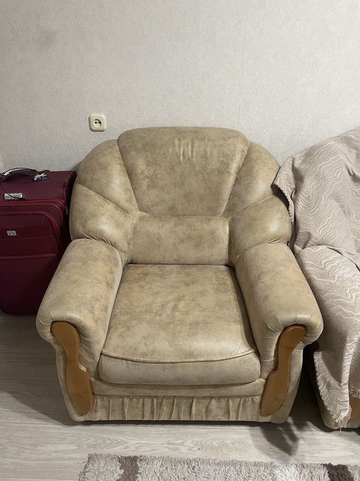 Продам диван и два кресла