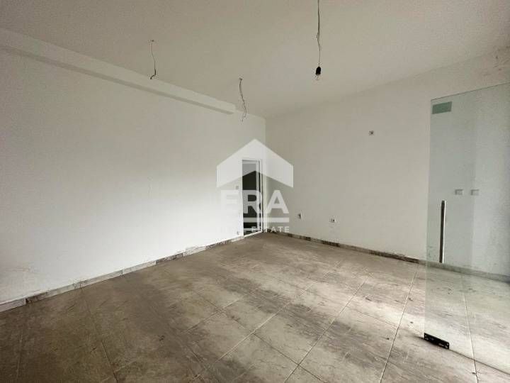 Продава се помещение, за търговска дейност