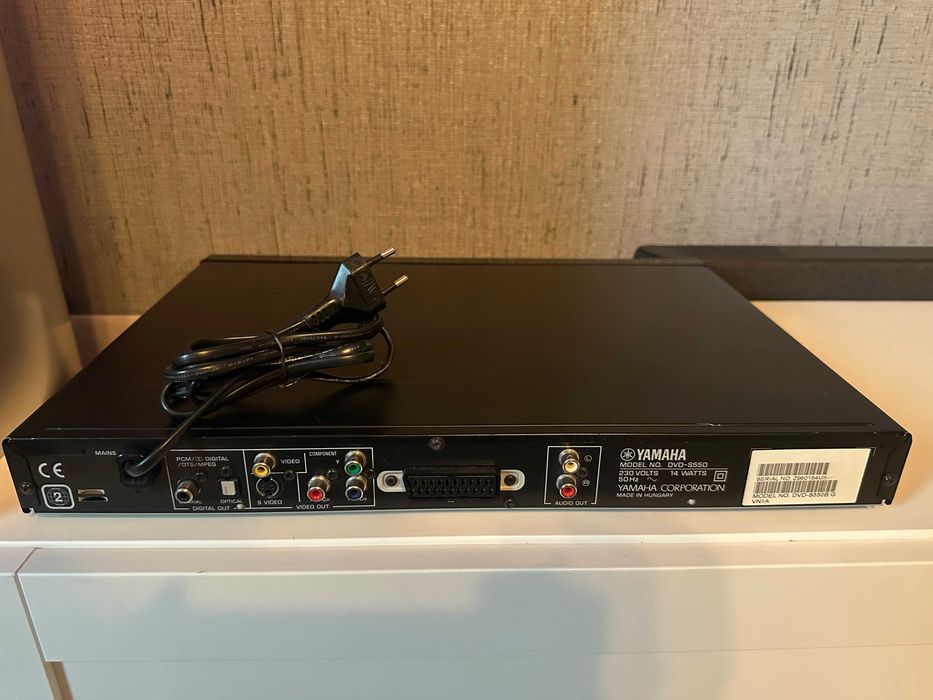 DVD Player Yamaha Natural Sound DVD-S550 + telecomanda - defect - citeste doar anumite CD/DVD