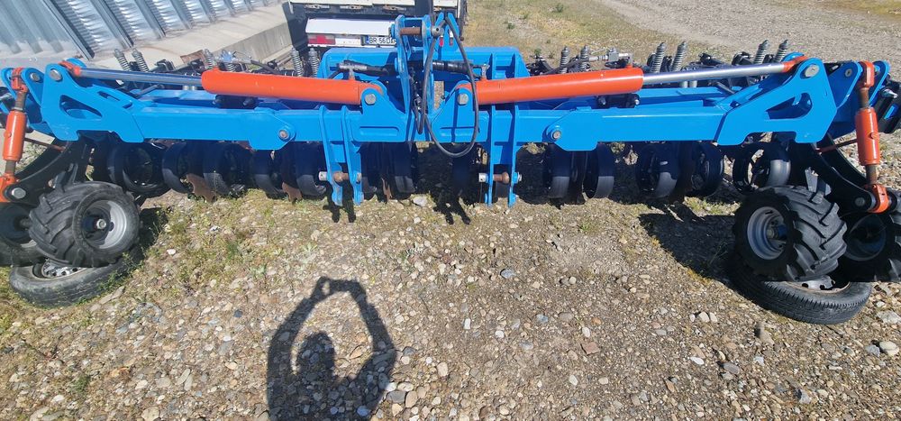 STRIP TILL  - 8 rânduri cu fertilizare