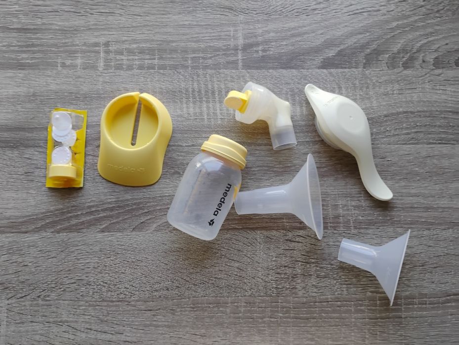 Ръчна помпа Medela Harmony + шишета