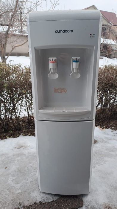 Кулер для воды горячей холодной