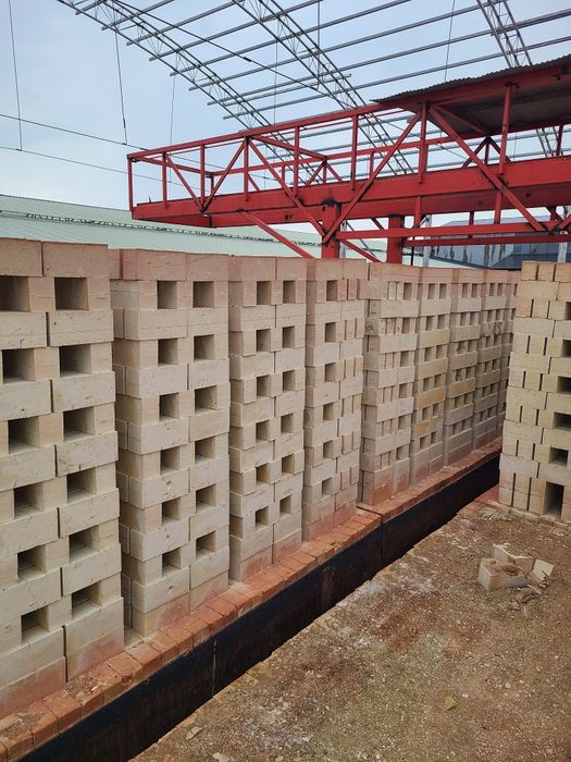 Xom va pishgan gisht