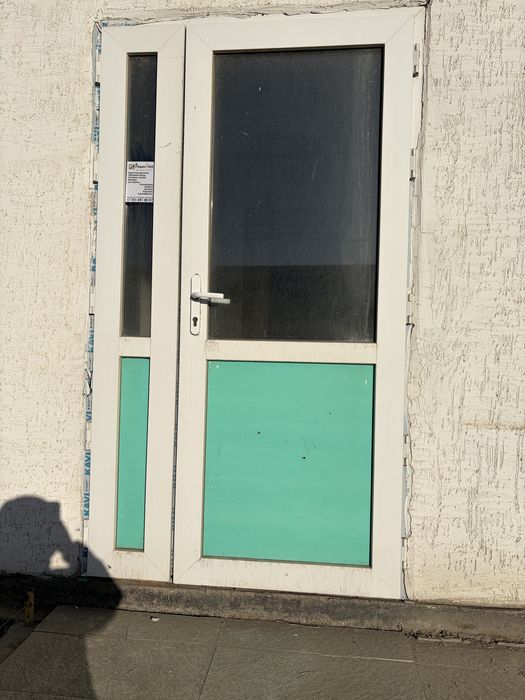 профильные окно и пластиковая дверь