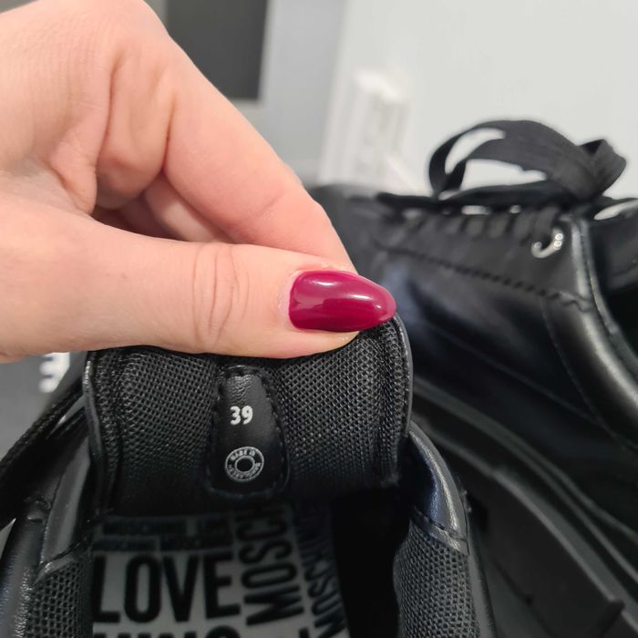 Черни кожени обувки