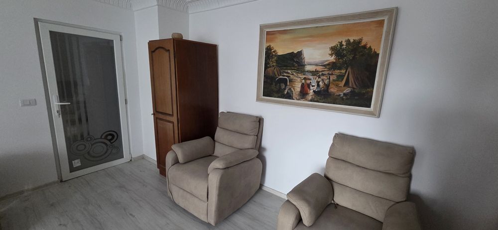 Închiriez apartament 3 camere , Bd. Longinescu  - Focșani