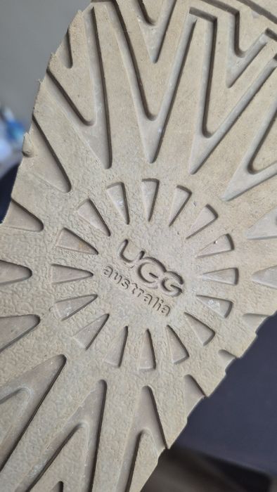Топли боти на UGG