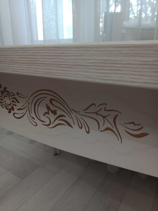 Продам стол красивый