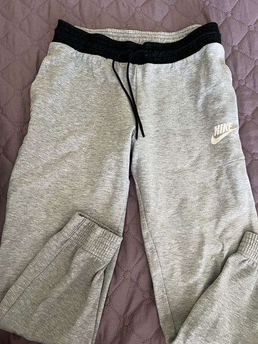 Оригинално долнище Nike с етикет