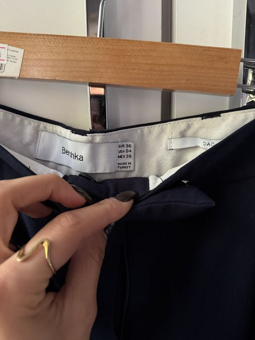 Тъмносин панталон Bershka, размер 36