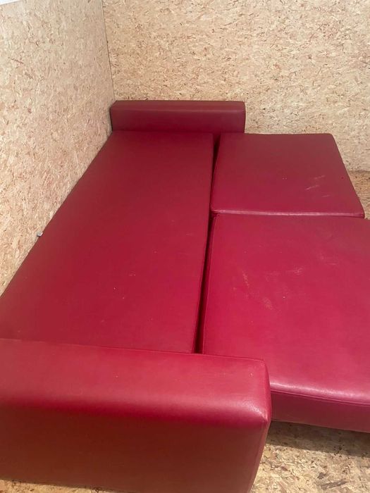 1бр.Кожен диван използван