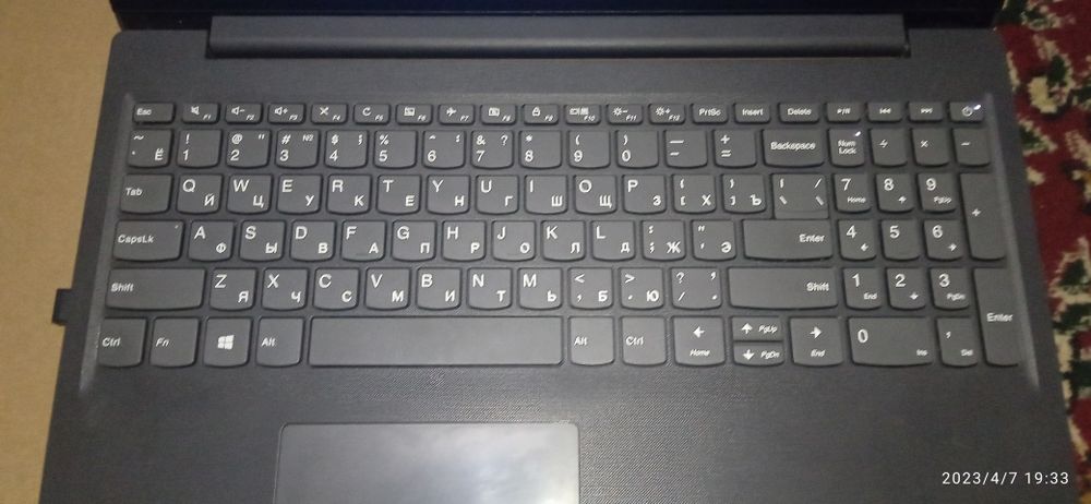 Lenovo V15 yangi