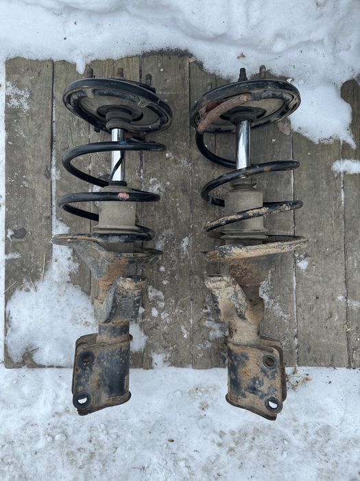 Передние стойки Хонда Стрим