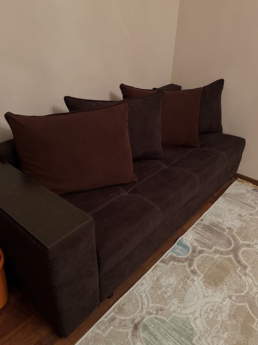 Продам диван 4х местный