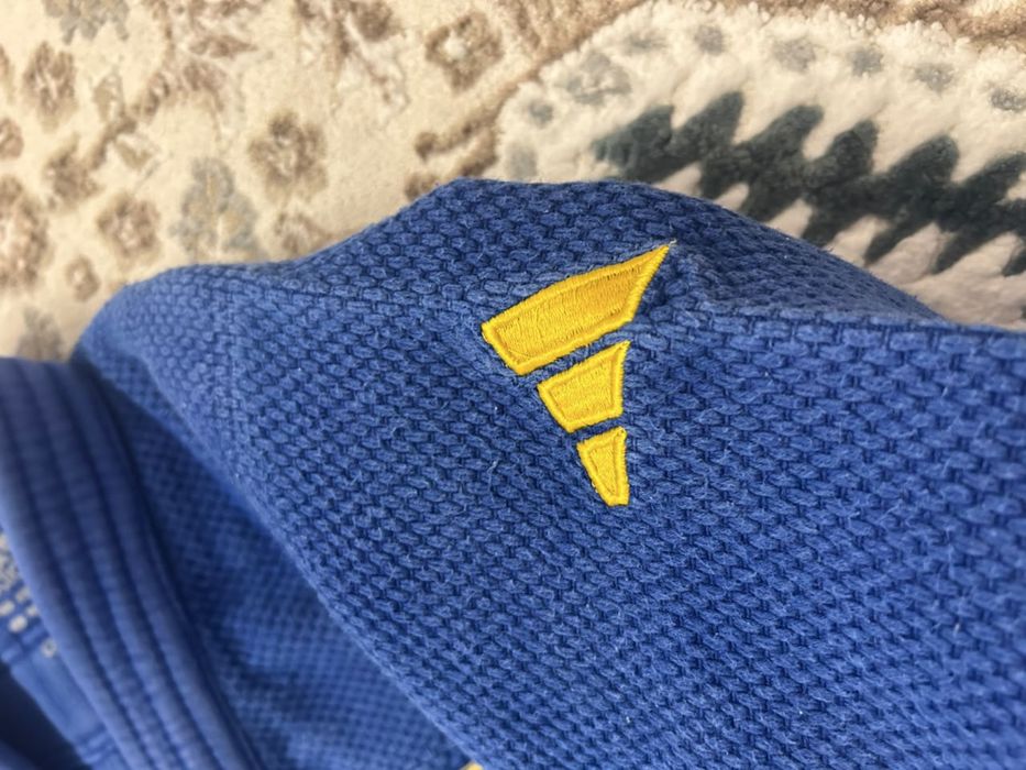 Продам кимоно adidas