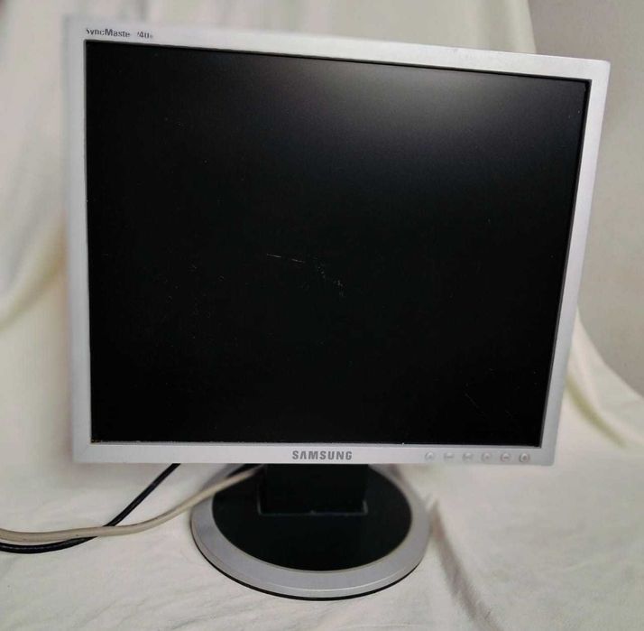 Компьютер, манитор, цветной принтер, простой принтер, клавиш мышка,