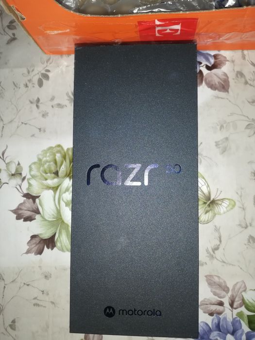 Vând  Motorola Razr 50 g5