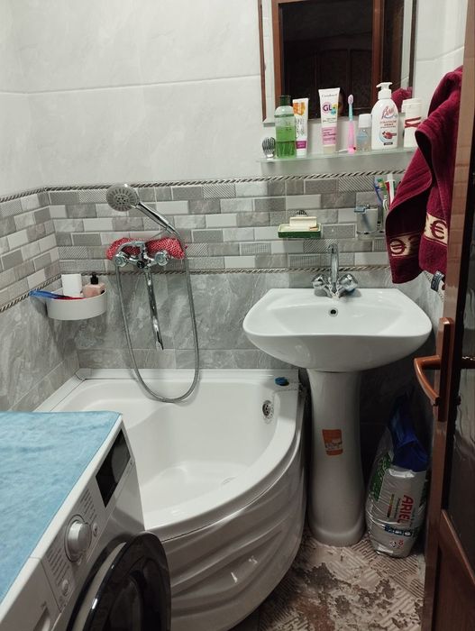 Дом сотилади 4 хонали  евро ремонт 4 этаж