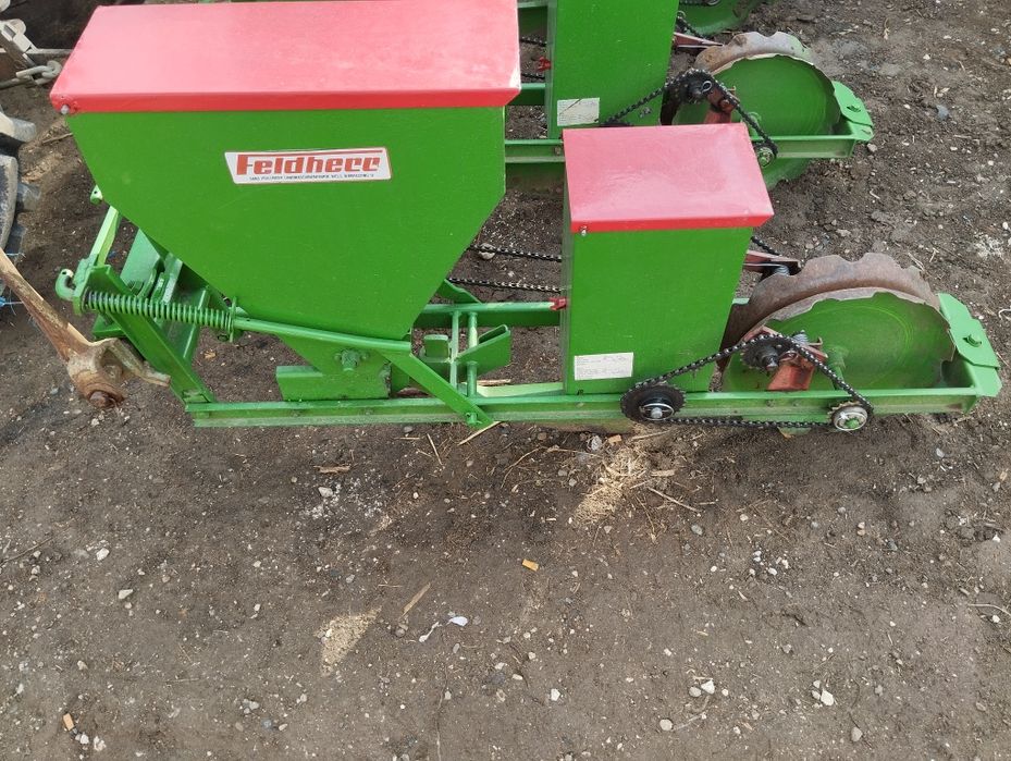 Semanatoare de porumb mic