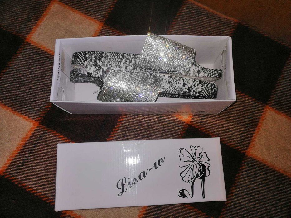 Летни сандали в змийски принт,  № 40, 30 лв.