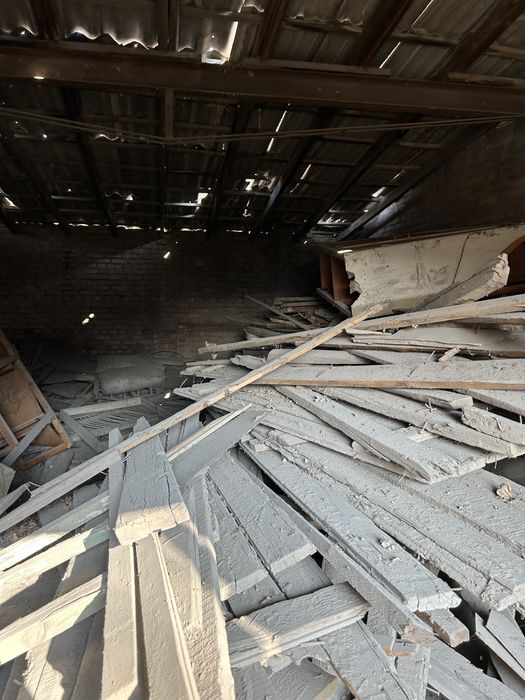 Доски , черный потолок, васса