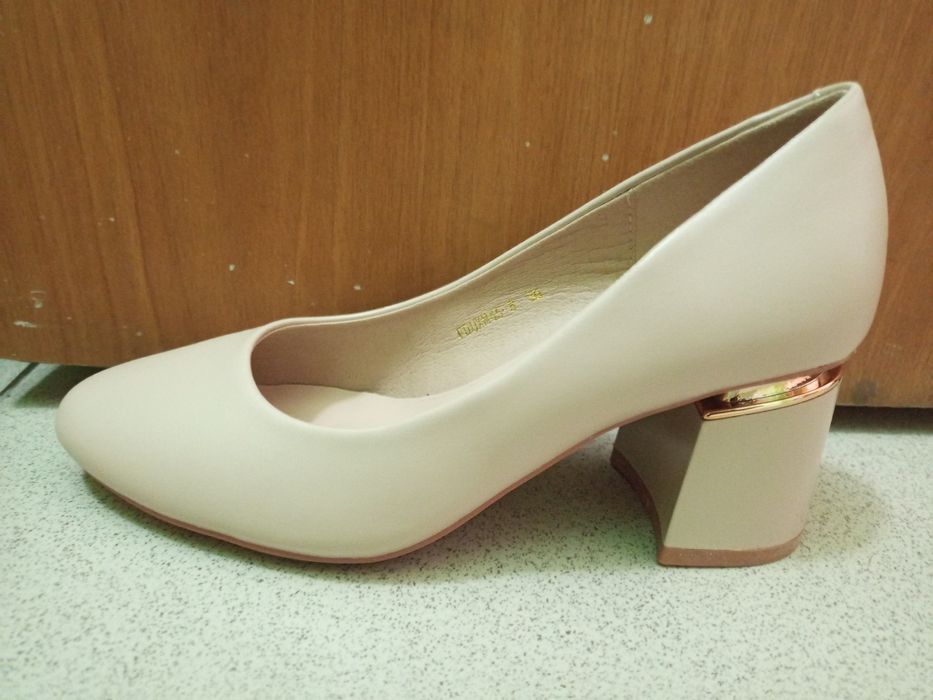 Новые туфли бежевые