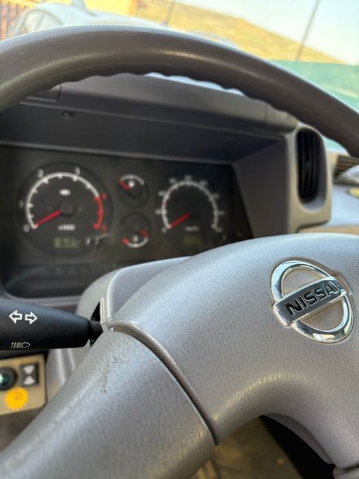 NISSAN Unknown Model 2004 — imagine 4
