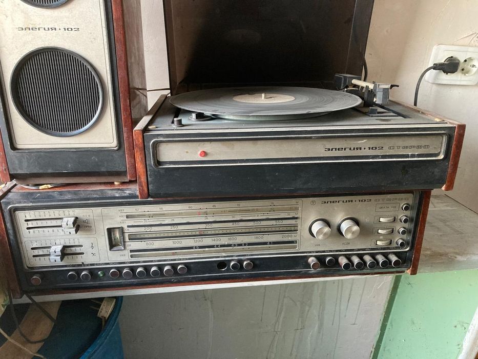 Радиола элегия 102 стерео с пластинками