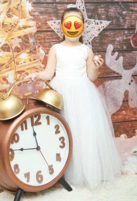 Платье белое нарядное на девочку 5-6 лет