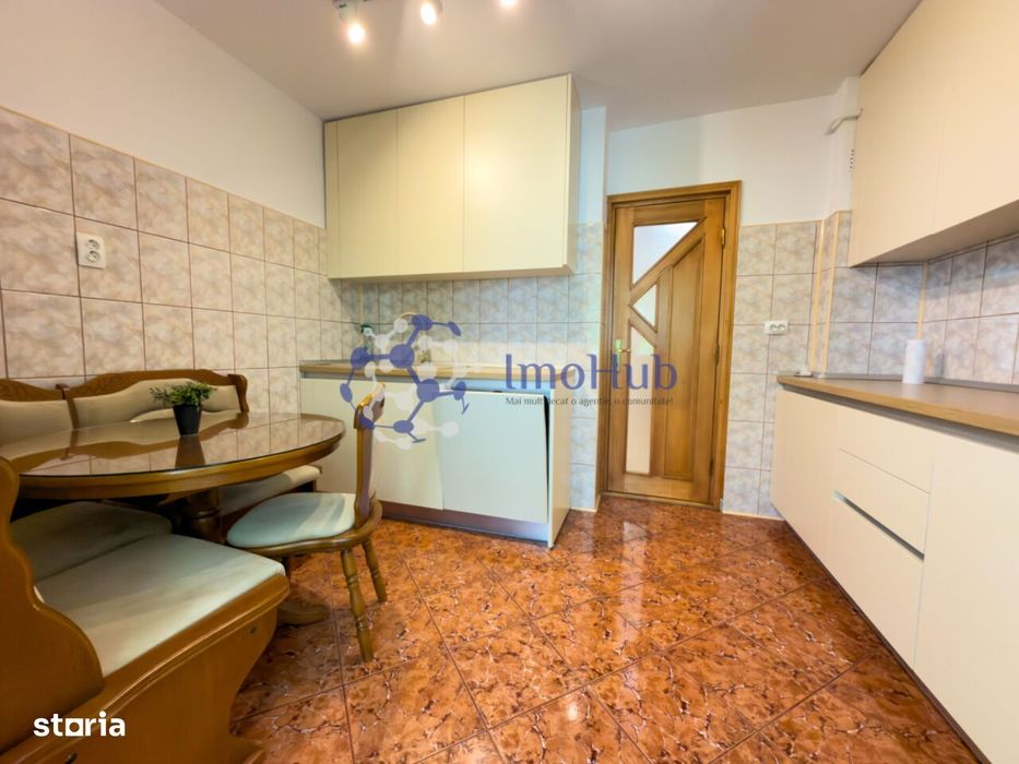 Apartament 3 camere decomandat, 2 bai si garaj in Nicolina