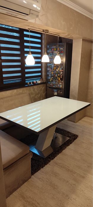 Трапезна маса за кухня или хол