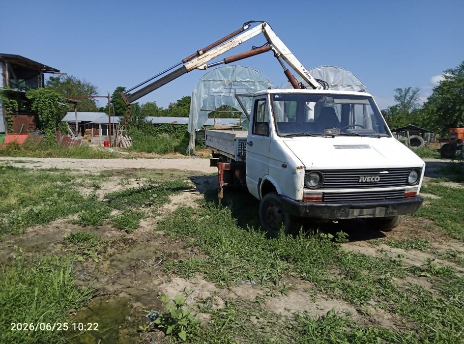 Iveco 35-8 basculabil + macara