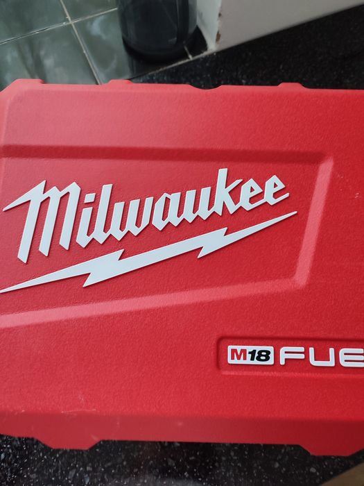 Milwaukee шуруповерт