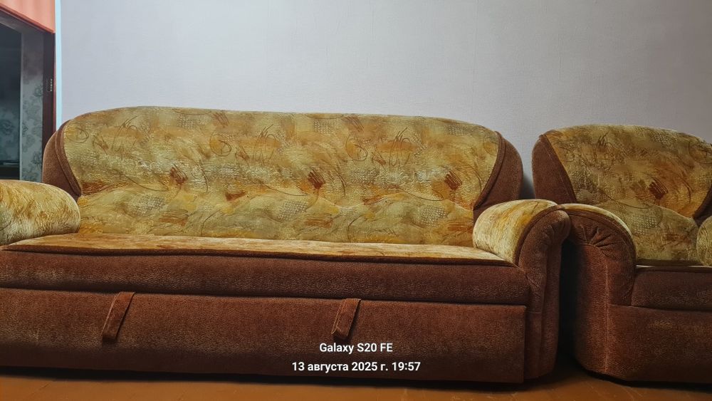 Мягкий уголок диван +маленький диван +кресло