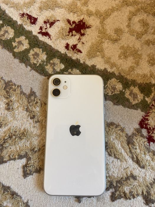 Продаю айфон 11.