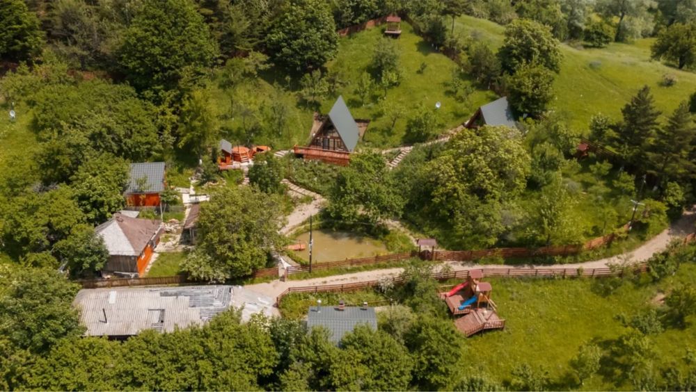 Vând cabană la munte