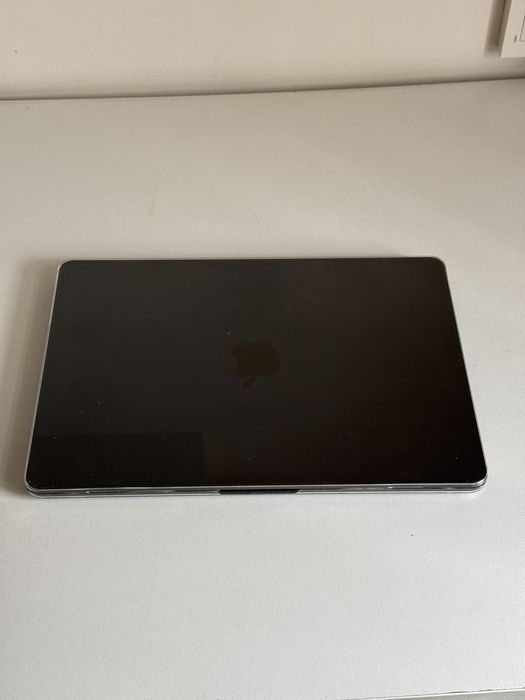 MacBook Air M3 13” (2024) Midnight — почти новый