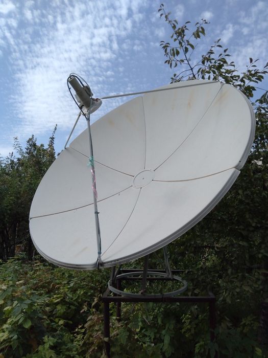 Продам две спутниковые тарелки